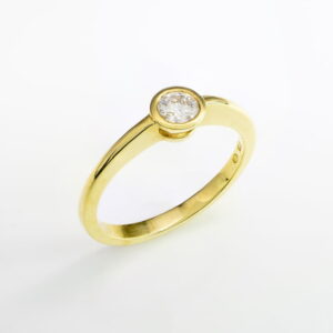18K Yellow Gold Solitaire Tube Ring 0.20CT
