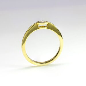 18K Yellow Gold Solitaire Tube Ring 0.20CT