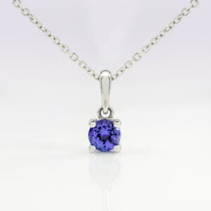 Solitaire Tanzanite pendant and 45cm chain