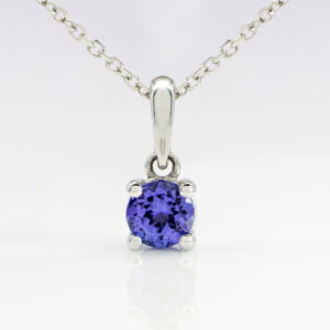 Solitaire Tanzanite pendant and 45cm chain