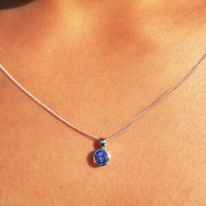 9k White Gold Tanzanite Total 1.03 Carat Tube Set Pendant