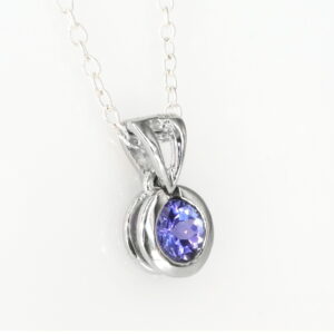 9K White Gold Tanzanite Total 0.87 Carat Tube Pendant